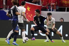 28圈：钱德勒帕森斯坚持里夫斯15／5／5的预测，湖人队将争夺季后赛席位.